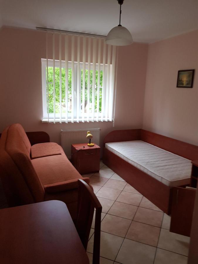 Zacisze Konopnickiej Apartment โปเบียโรโว ภายนอก รูปภาพ