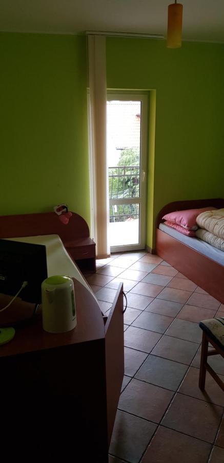 Zacisze Konopnickiej Apartment โปเบียโรโว ภายนอก รูปภาพ